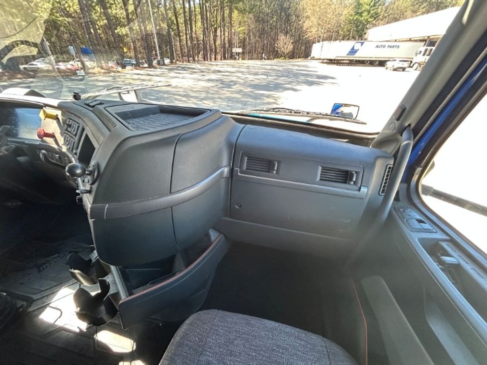 Sleeper Tractor-Heavy Duty Tractors-Volvo-2020-VNL64760-Forest Park-GA-854,419\n\t\tmiles-$ 36,750 - Image 14