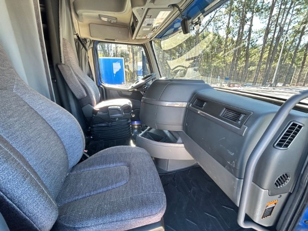 Sleeper Tractor-Heavy Duty Tractors-Volvo-2020-VNL64760-Forest Park-GA-854,419\n\t\tmiles-$ 36,750 - Image 15