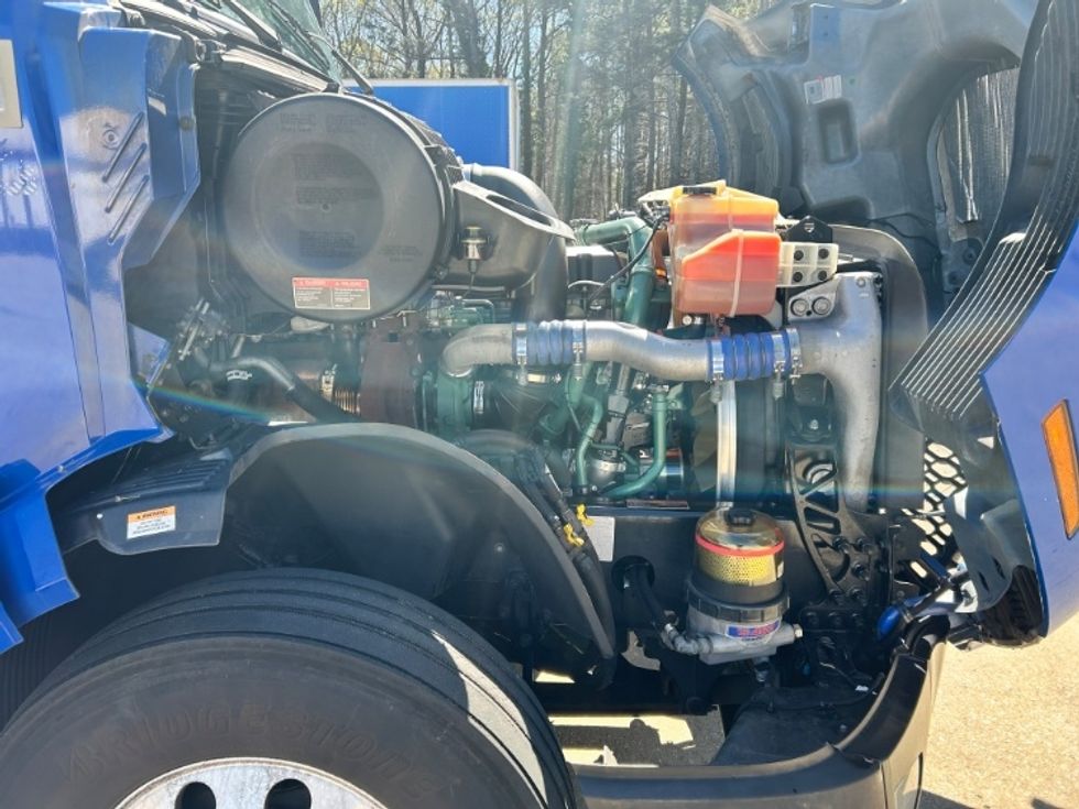 Sleeper Tractor-Heavy Duty Tractors-Volvo-2020-VNL64760-Forest Park-GA-854,419\n\t\tmiles-$ 36,750 - Image 19