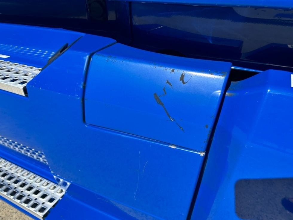 Sleeper Tractor-Heavy Duty Tractors-Volvo-2020-VNL64760-Forest Park-GA-854,419\n\t\tmiles-$ 36,750 - Image 22