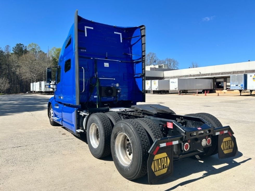 Sleeper Tractor-Heavy Duty Tractors-Volvo-2020-VNL64760-Forest Park-GA-854,419\n\t\tmiles-$ 36,750 - Image 5