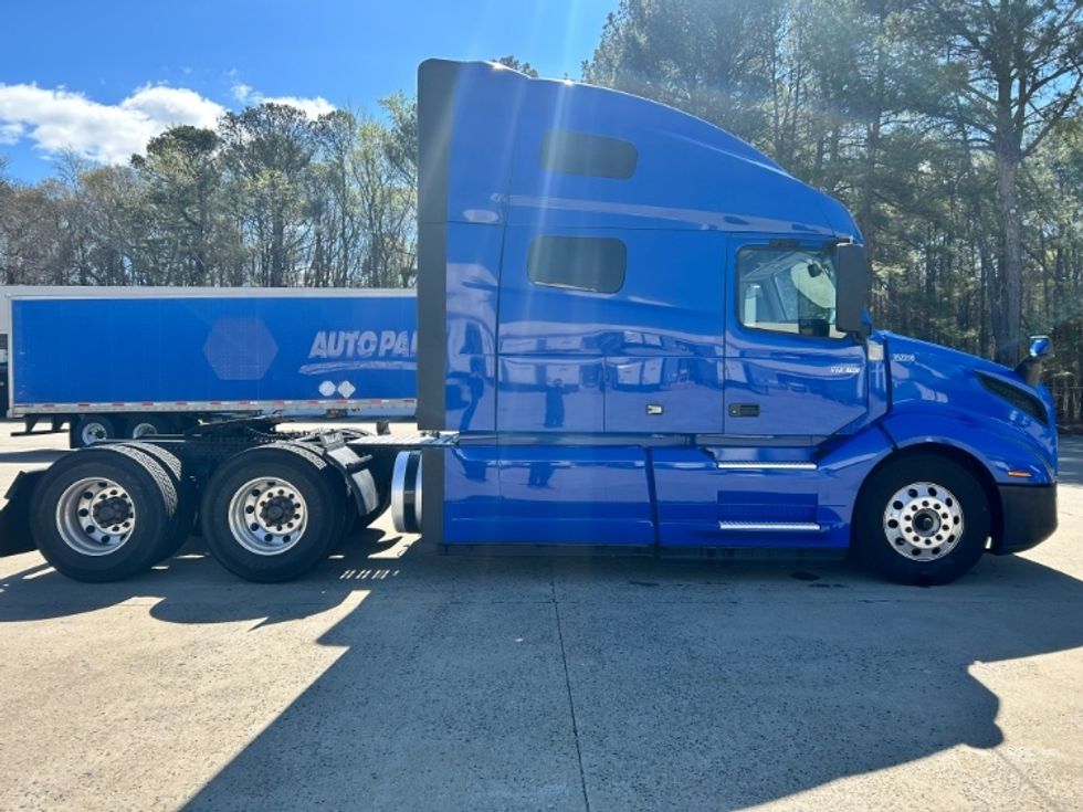 Sleeper Tractor-Heavy Duty Tractors-Volvo-2020-VNL64760-Forest Park-GA-854,419\n\t\tmiles-$ 36,750 - Image 8