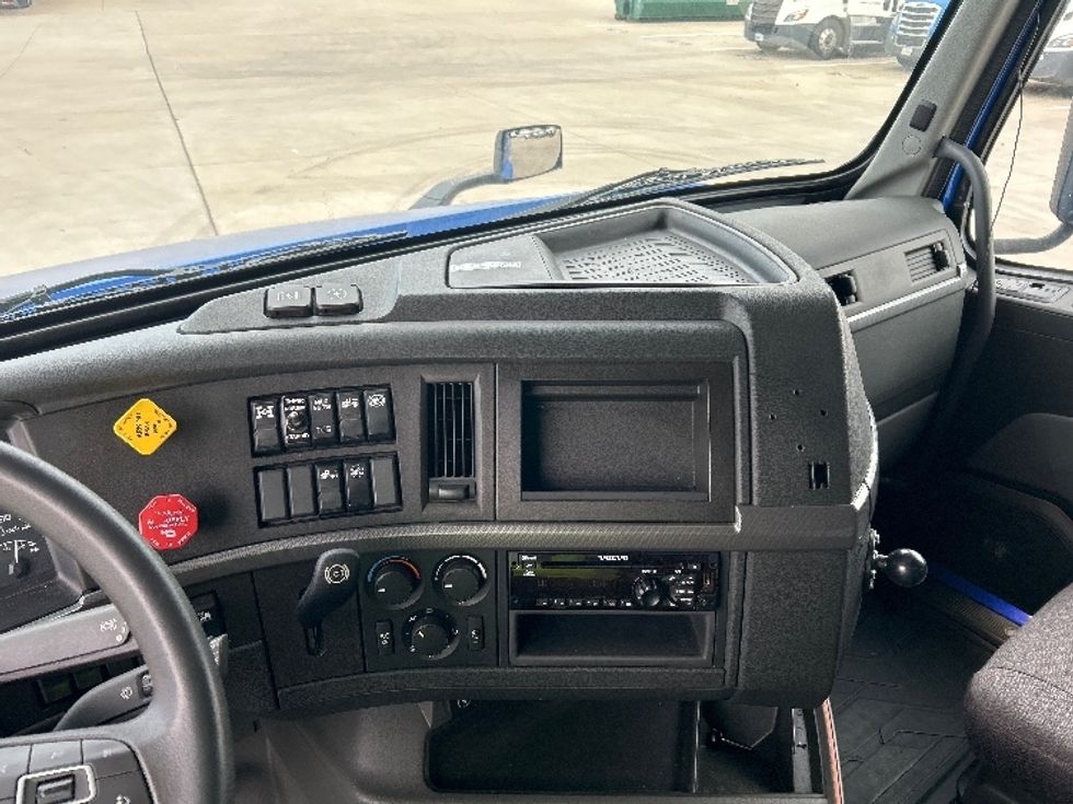 Sleeper Tractor-Heavy Duty Tractors-Volvo-2020-VNL64760-Fort Worth-TX-677,607\n\t\tmiles-$ 51,500 - Image 12