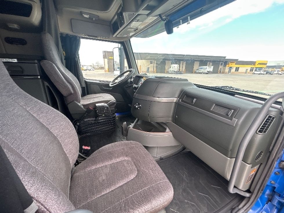 Sleeper Tractor-Heavy Duty Tractors-Volvo-2020-VNL64760-Fort Worth-TX-677,607\n\t\tmiles-$ 51,500 - Image 15