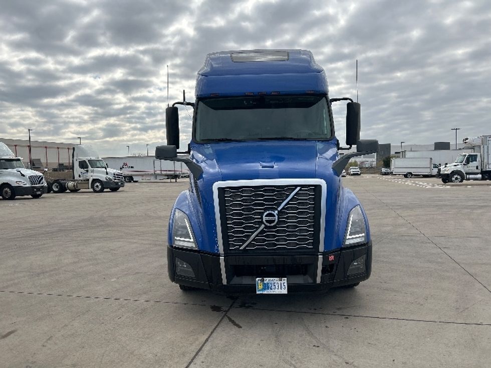 Sleeper Tractor-Heavy Duty Tractors-Volvo-2020-VNL64760-Fort Worth-TX-677,607\n\t\tmiles-$ 51,500 - Image 2