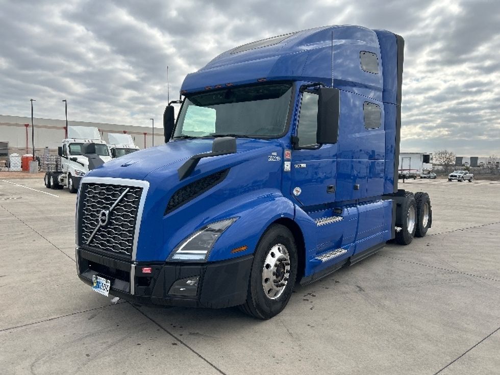 Sleeper Tractor-Heavy Duty Tractors-Volvo-2020-VNL64760-Fort Worth-TX-677,607\n\t\tmiles-$ 51,500 - Image 3
