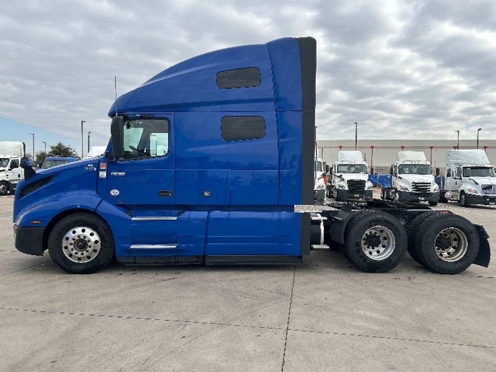 Sleeper Tractor-Heavy Duty Tractors-Volvo-2020-VNL64760-Fort Worth-TX-677,607\n\t\tmiles-$ 51,500 - Image 4