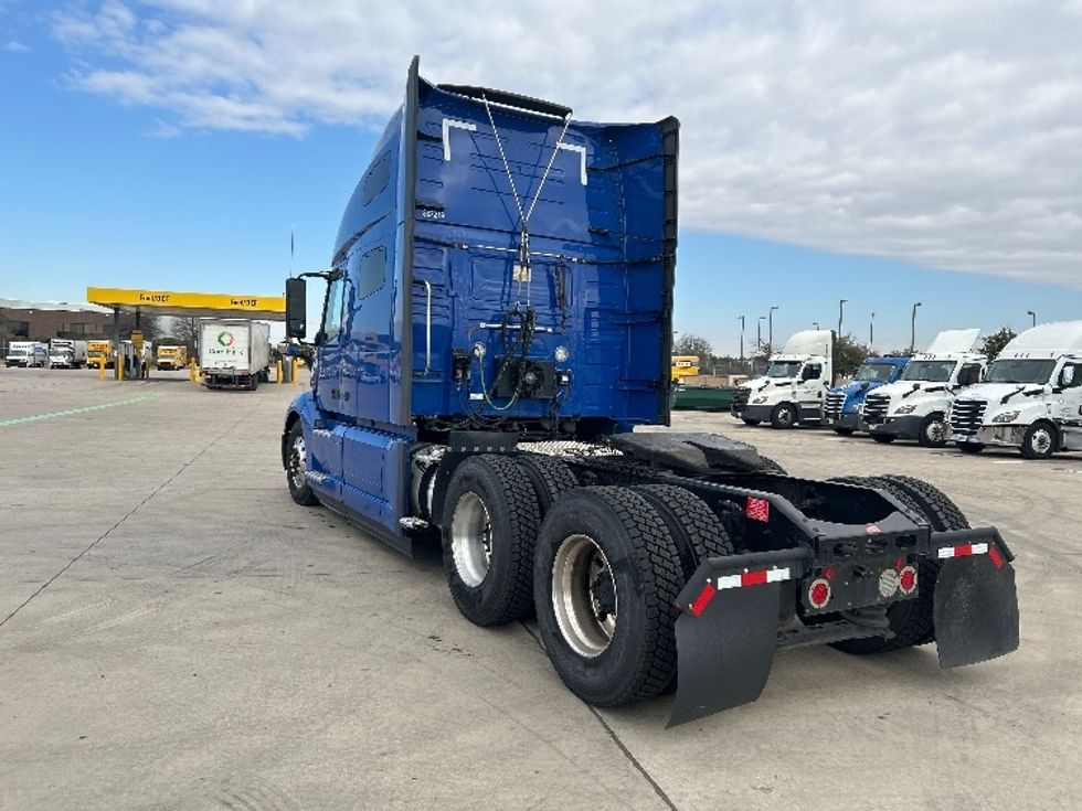 Sleeper Tractor-Heavy Duty Tractors-Volvo-2020-VNL64760-Fort Worth-TX-677,607\n\t\tmiles-$ 51,500 - Image 5