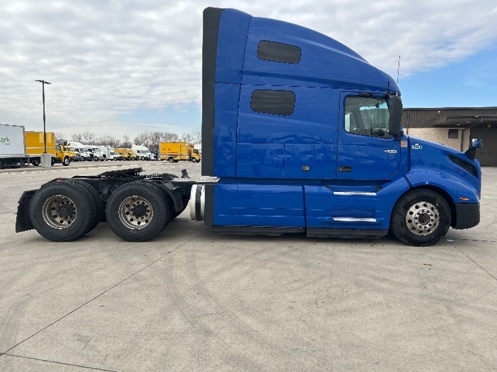 Sleeper Tractor-Heavy Duty Tractors-Volvo-2020-VNL64760-Fort Worth-TX-677,607\n\t\tmiles-$ 51,500 - Image 8