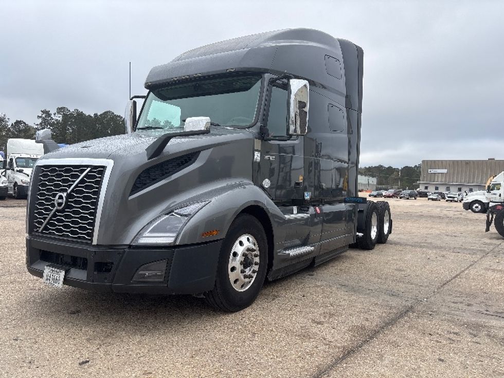 Sleeper Tractor-Heavy Duty Tractors-Volvo-2020-VNL64760-Hammond-LA-584,852\n\t\tmiles-$ 58,750 - Image 3