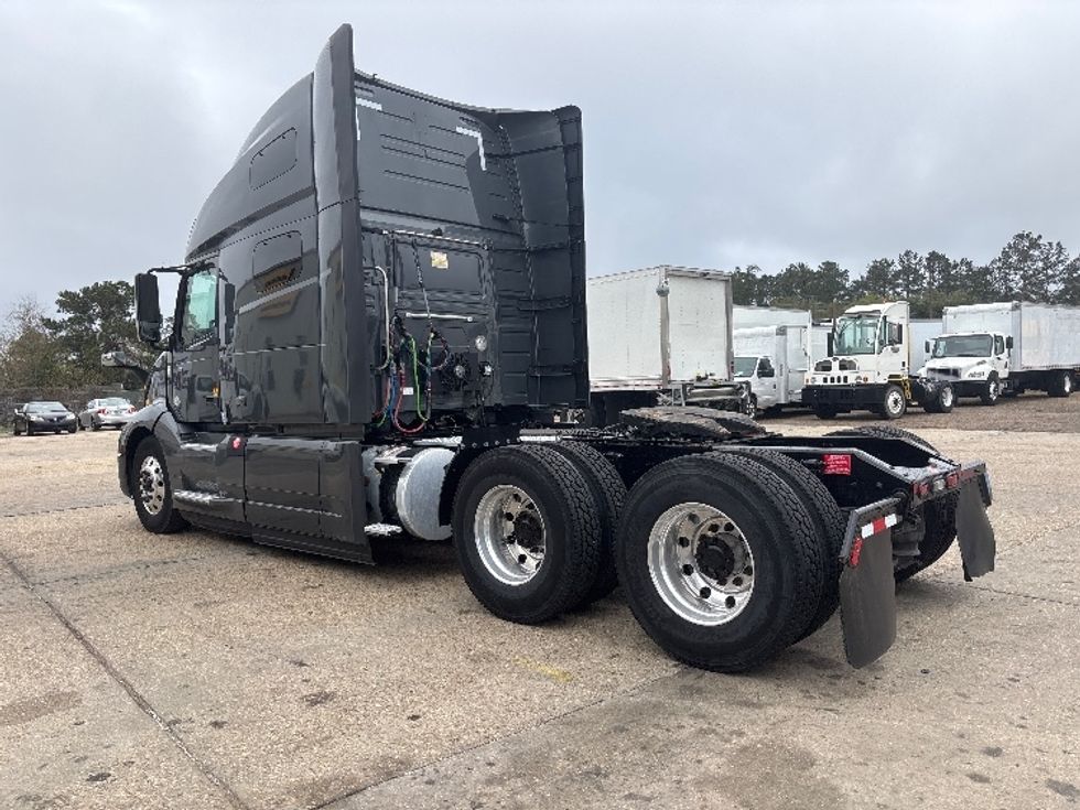 Sleeper Tractor-Heavy Duty Tractors-Volvo-2020-VNL64760-Hammond-LA-584,852\n\t\tmiles-$ 58,750 - Image 5