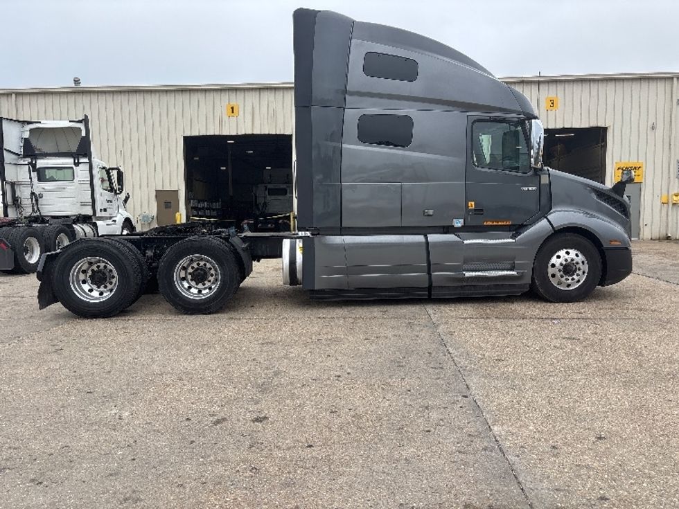 Sleeper Tractor-Heavy Duty Tractors-Volvo-2020-VNL64760-Hammond-LA-584,852\n\t\tmiles-$ 58,750 - Image 8