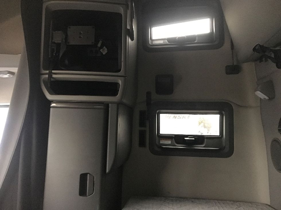 Sleeper Tractor-Heavy Duty Tractors-Volvo-2020-VNL64760-Harrisburg-PA-618,068\n\t\tmiles-$ 52,750 - Image 18