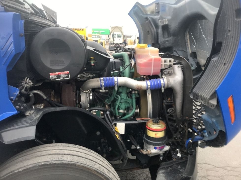 Sleeper Tractor-Heavy Duty Tractors-Volvo-2020-VNL64760-Harrisburg-PA-618,068\n\t\tmiles-$ 52,750 - Image 19