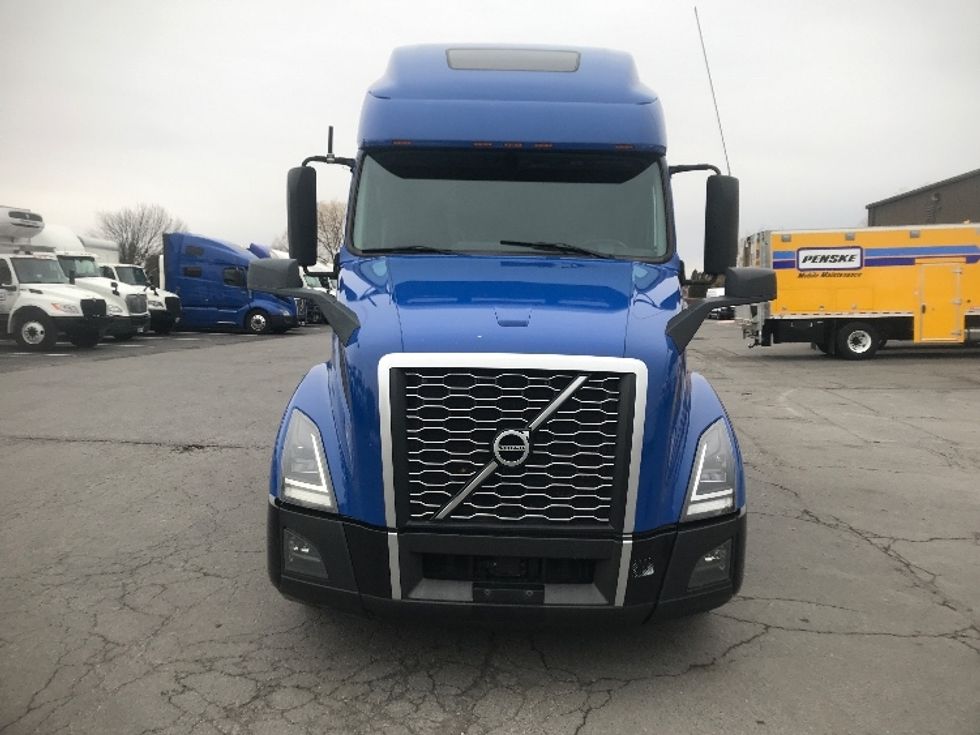 Sleeper Tractor-Heavy Duty Tractors-Volvo-2020-VNL64760-Harrisburg-PA-618,068\n\t\tmiles-$ 52,750 - Image 2