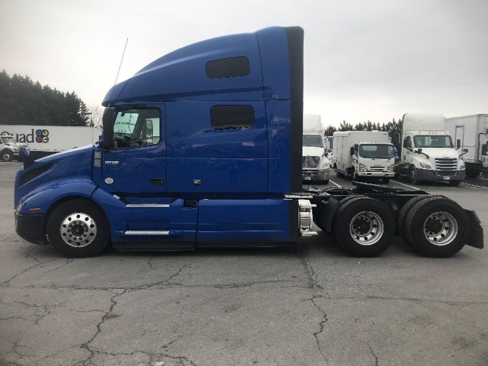 Sleeper Tractor-Heavy Duty Tractors-Volvo-2020-VNL64760-Harrisburg-PA-618,068\n\t\tmiles-$ 52,750 - Image 4