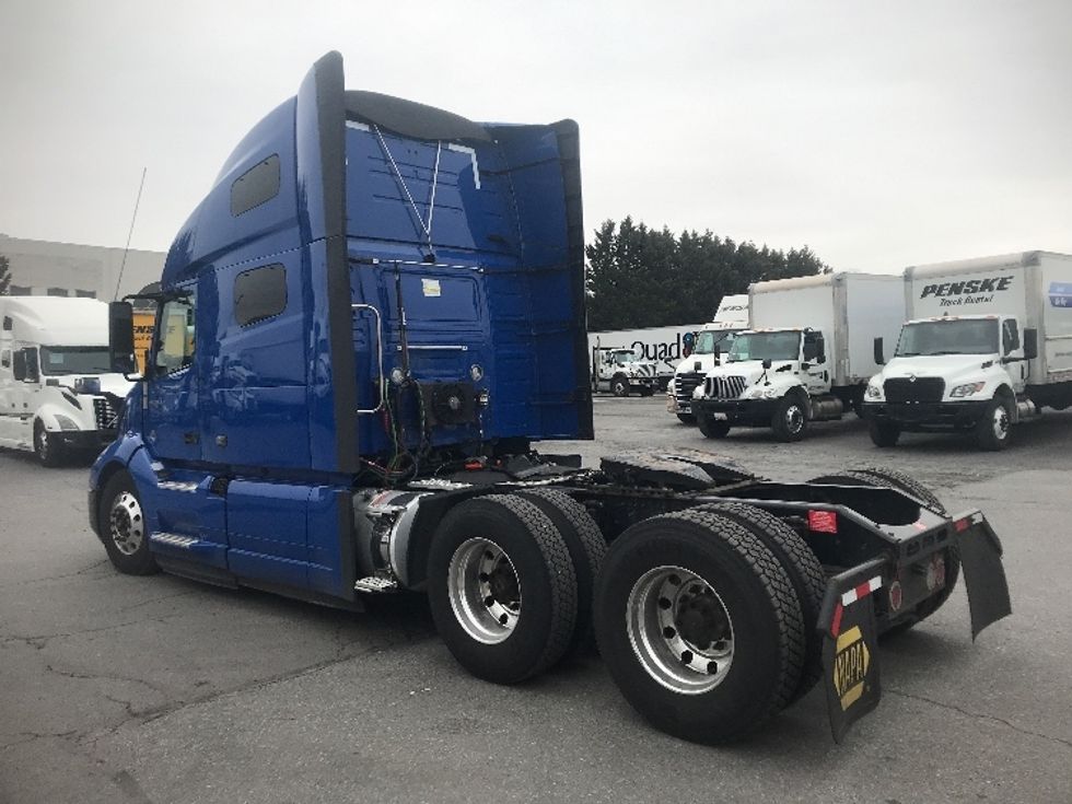 Sleeper Tractor-Heavy Duty Tractors-Volvo-2020-VNL64760-Harrisburg-PA-618,068\n\t\tmiles-$ 52,750 - Image 5
