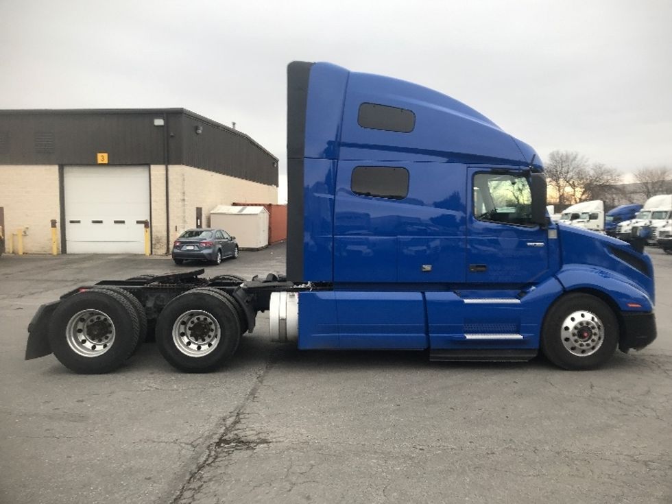 Sleeper Tractor-Heavy Duty Tractors-Volvo-2020-VNL64760-Harrisburg-PA-618,068\n\t\tmiles-$ 52,750 - Image 8