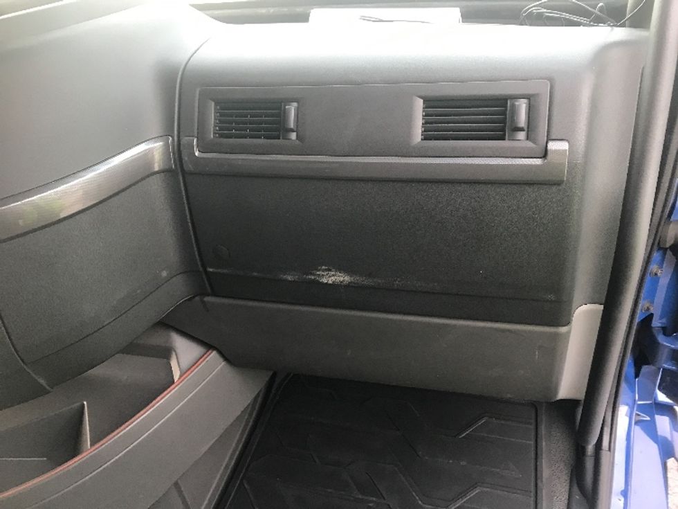 Sleeper Tractor-Heavy Duty Tractors-Volvo-2020-VNL64760-Harrisburg-PA-657,064\n\t\tmiles-$ 49,000 - Image 14