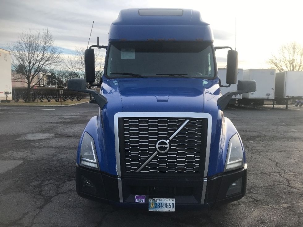 Sleeper Tractor-Heavy Duty Tractors-Volvo-2020-VNL64760-Harrisburg-PA-657,064\n\t\tmiles-$ 49,000 - Image 2