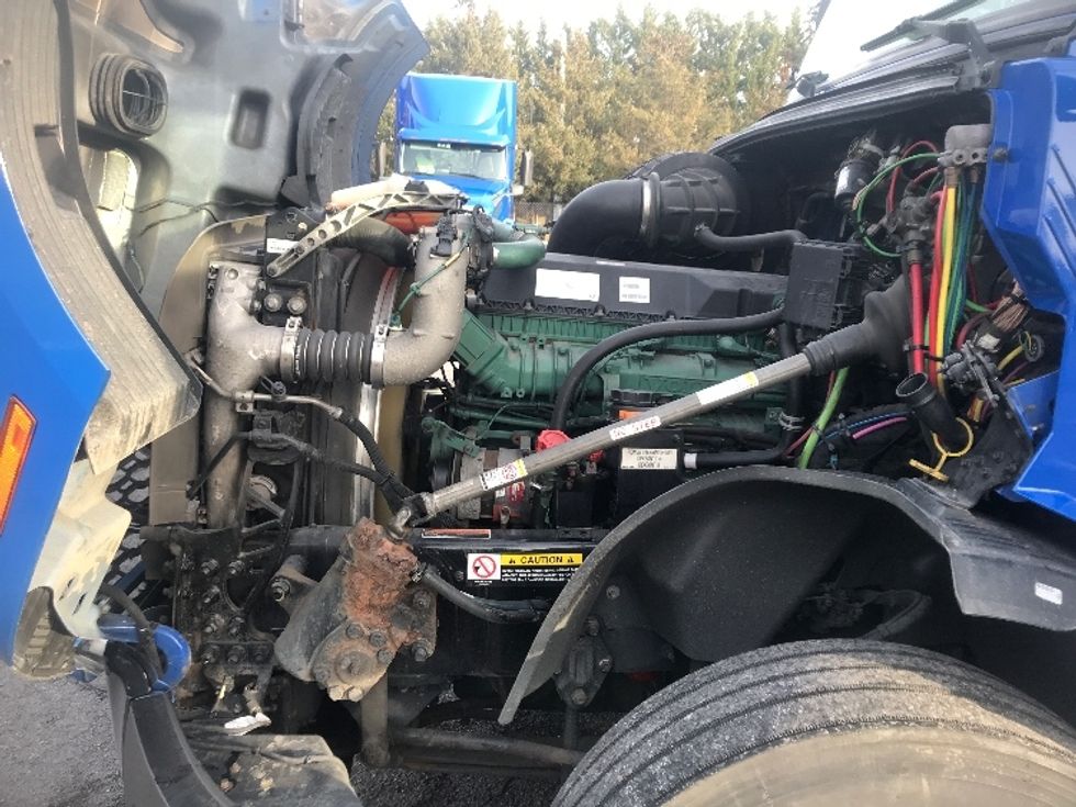 Sleeper Tractor-Heavy Duty Tractors-Volvo-2020-VNL64760-Harrisburg-PA-657,064\n\t\tmiles-$ 49,000 - Image 20