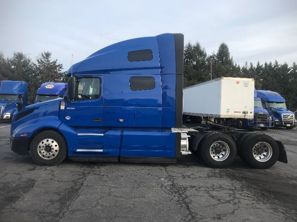 Sleeper Tractor-Heavy Duty Tractors-Volvo-2020-VNL64760-Harrisburg-PA-657,064\n\t\tmiles-$ 49,000 - Image 4
