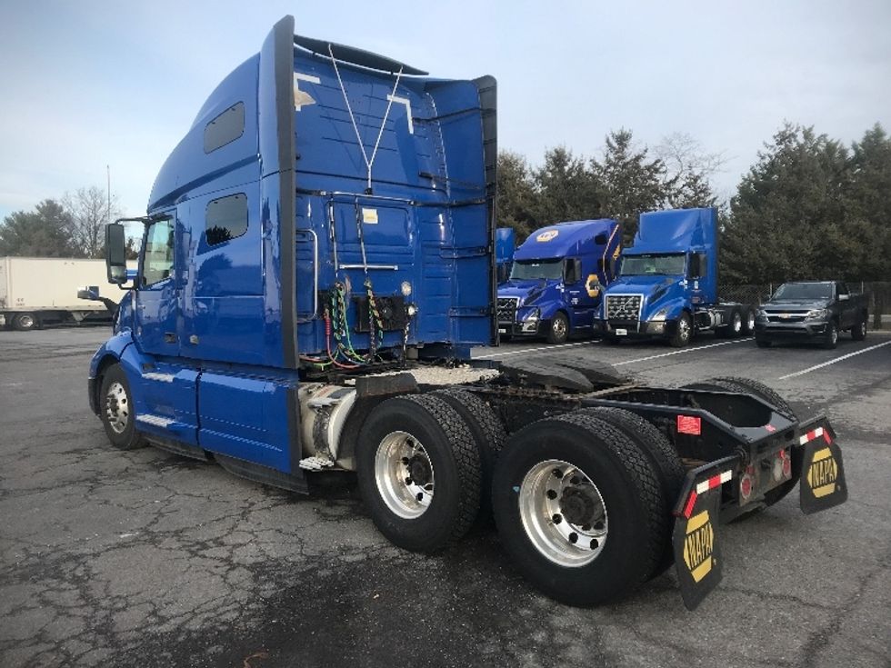 Sleeper Tractor-Heavy Duty Tractors-Volvo-2020-VNL64760-Harrisburg-PA-657,064\n\t\tmiles-$ 49,000 - Image 5