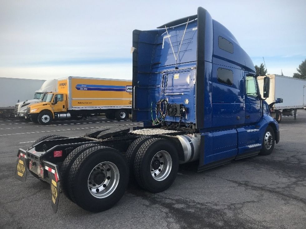 Sleeper Tractor-Heavy Duty Tractors-Volvo-2020-VNL64760-Harrisburg-PA-657,064\n\t\tmiles-$ 49,000 - Image 7