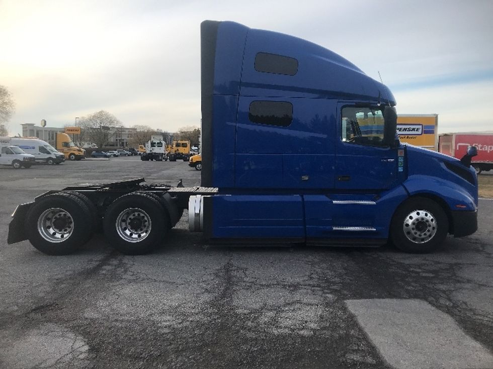 Sleeper Tractor-Heavy Duty Tractors-Volvo-2020-VNL64760-Harrisburg-PA-657,064\n\t\tmiles-$ 49,000 - Image 8