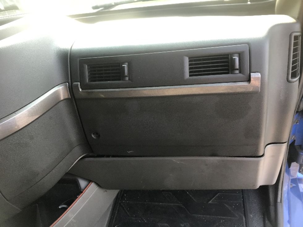 Sleeper Tractor-Heavy Duty Tractors-Volvo-2020-VNL64760-Harrisburg-PA-663,713\n\t\tmiles-$ 53,000 - Image 14