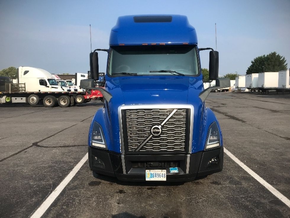 Sleeper Tractor-Heavy Duty Tractors-Volvo-2020-VNL64760-Harrisburg-PA-663,713\n\t\tmiles-$ 53,000 - Image 2