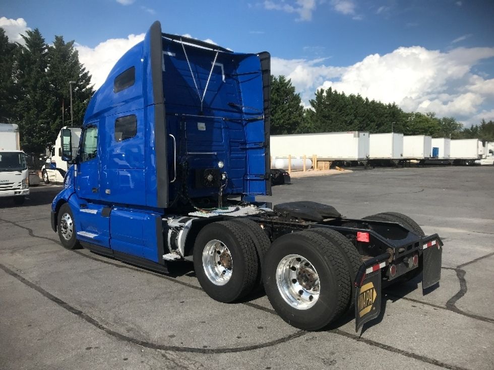 Sleeper Tractor-Heavy Duty Tractors-Volvo-2020-VNL64760-Harrisburg-PA-663,713\n\t\tmiles-$ 53,000 - Image 5