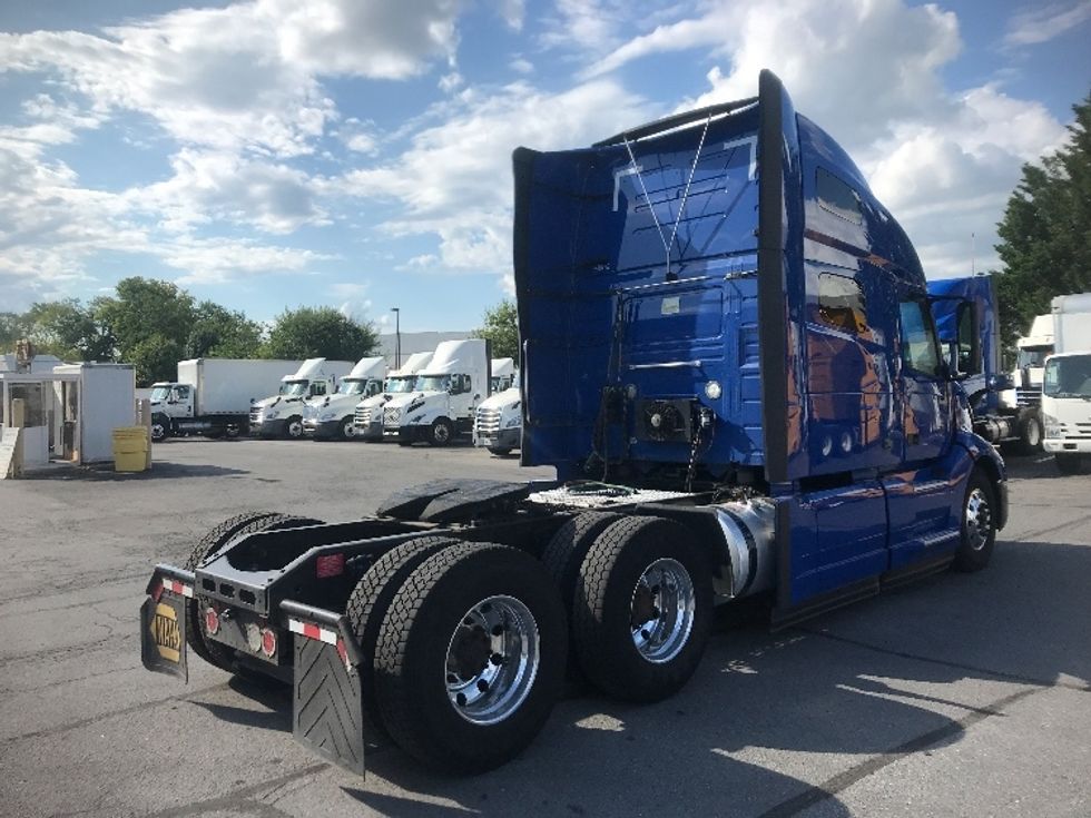 Sleeper Tractor-Heavy Duty Tractors-Volvo-2020-VNL64760-Harrisburg-PA-663,713\n\t\tmiles-$ 53,000 - Image 7