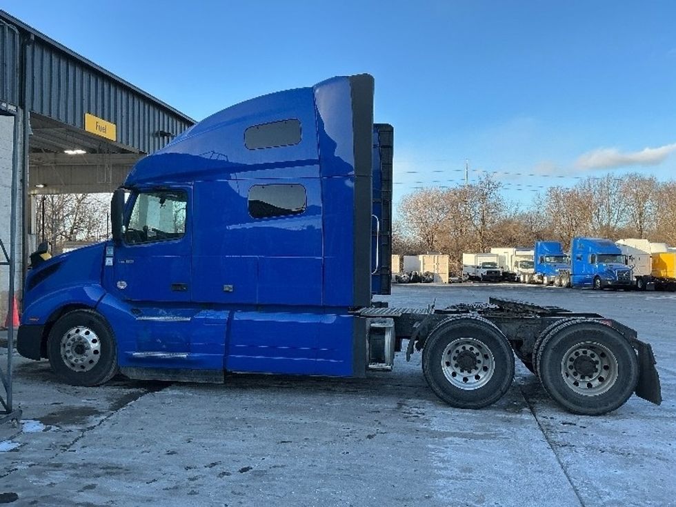 Sleeper Tractor-Heavy Duty Tractors-Volvo-2020-VNL64760-Indianapolis-IN-710,058\n\t\tmiles-$ 45,250 - Image 1