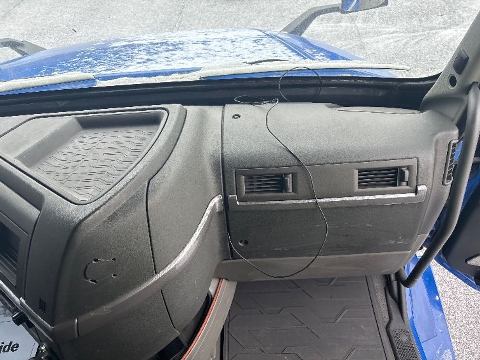 Sleeper Tractor-Heavy Duty Tractors-Volvo-2020-VNL64760-Indianapolis-IN-710,058\n\t\tmiles-$ 45,250 - Image 13