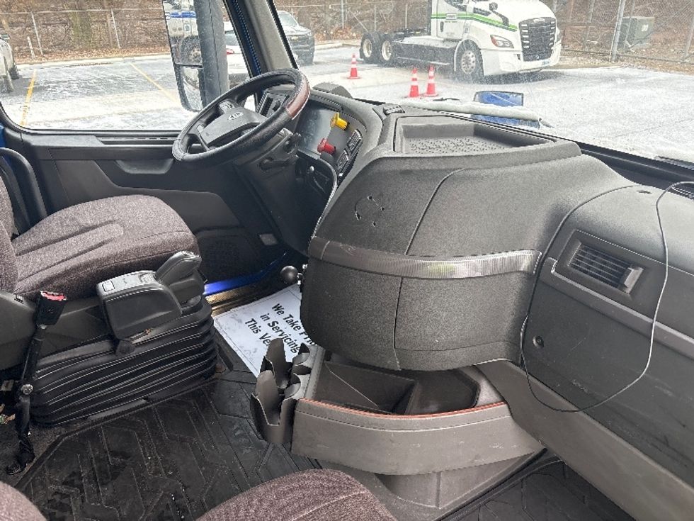 Sleeper Tractor-Heavy Duty Tractors-Volvo-2020-VNL64760-Indianapolis-IN-710,058\n\t\tmiles-$ 45,250 - Image 14