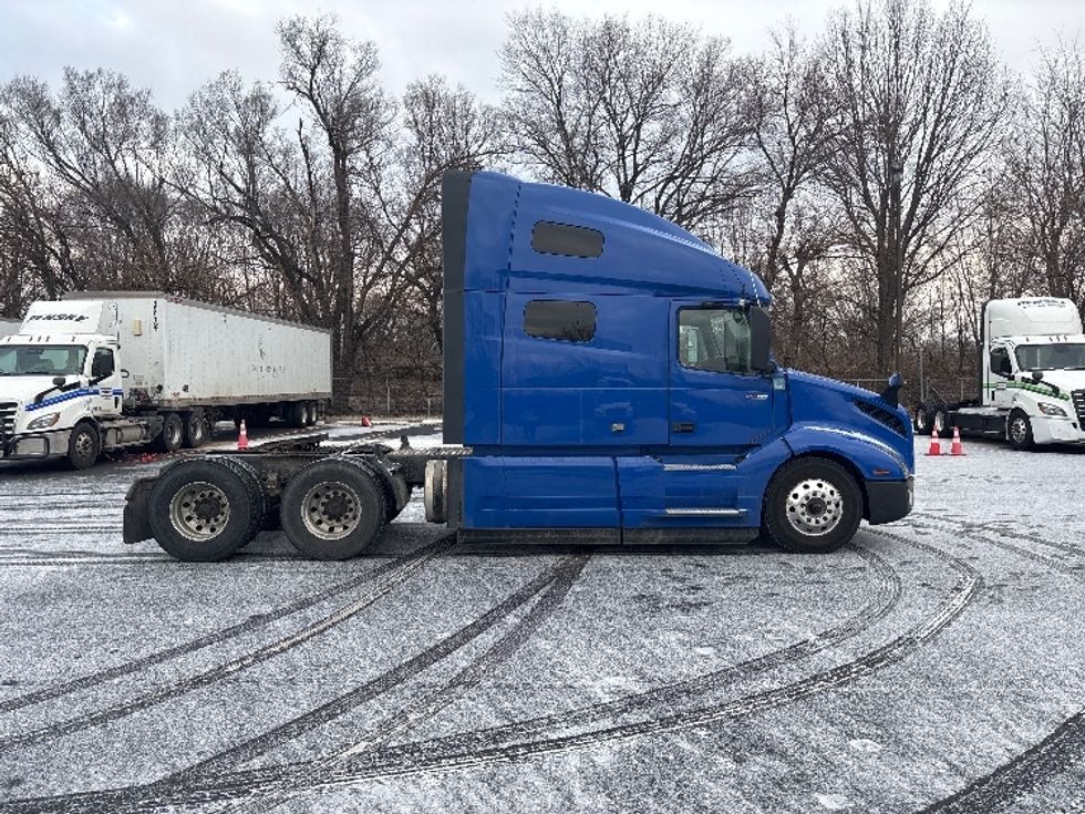 Sleeper Tractor-Heavy Duty Tractors-Volvo-2020-VNL64760-Indianapolis-IN-710,058\n\t\tmiles-$ 45,250 - Image 8