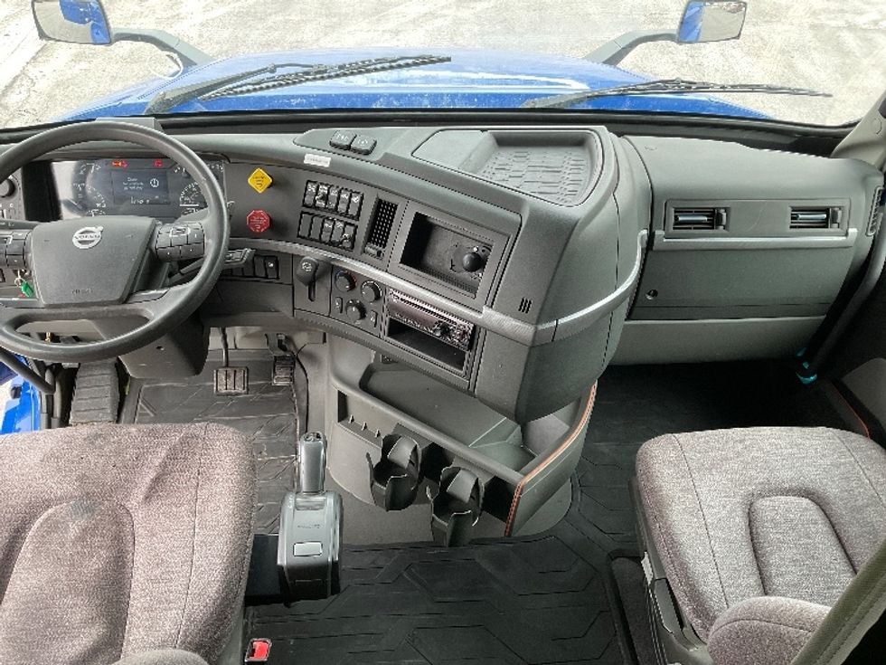 Sleeper Tractor-Heavy Duty Tractors-Volvo-2020-VNL64760-Indianapolis-IN-714,107\n\t\tmiles-$ 45,000 - Image 12