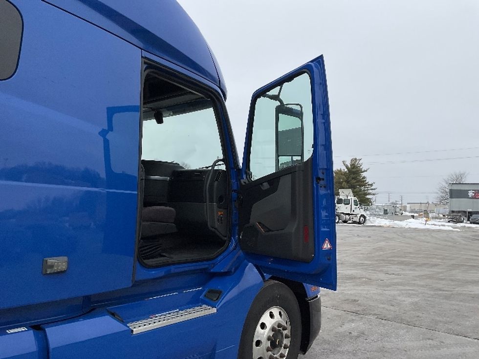 Sleeper Tractor-Heavy Duty Tractors-Volvo-2020-VNL64760-Indianapolis-IN-714,107\n\t\tmiles-$ 45,000 - Image 13