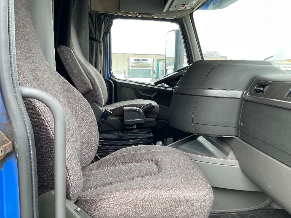 Sleeper Tractor-Heavy Duty Tractors-Volvo-2020-VNL64760-Indianapolis-IN-714,107\n\t\tmiles-$ 45,000 - Image 15
