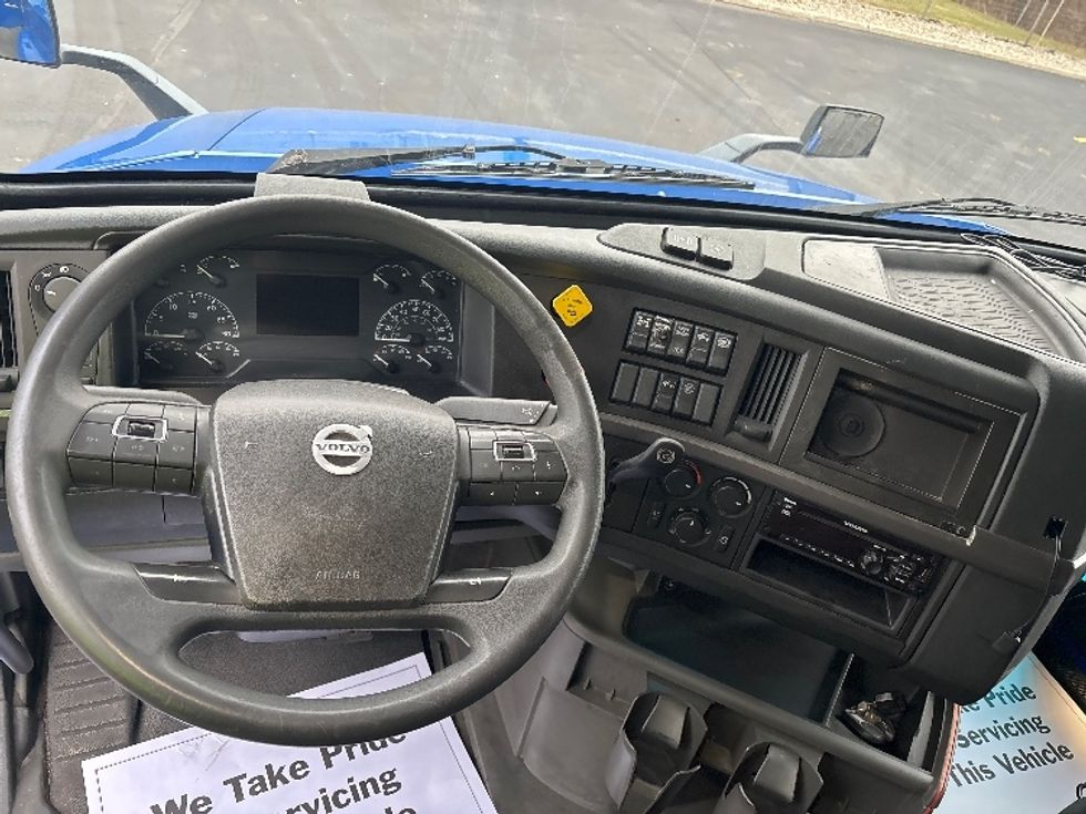 Sleeper Tractor-Heavy Duty Tractors-Volvo-2020-VNL64760-Indianapolis-IN-786,085\n\t\tmiles-$ 39,750 - Image 11