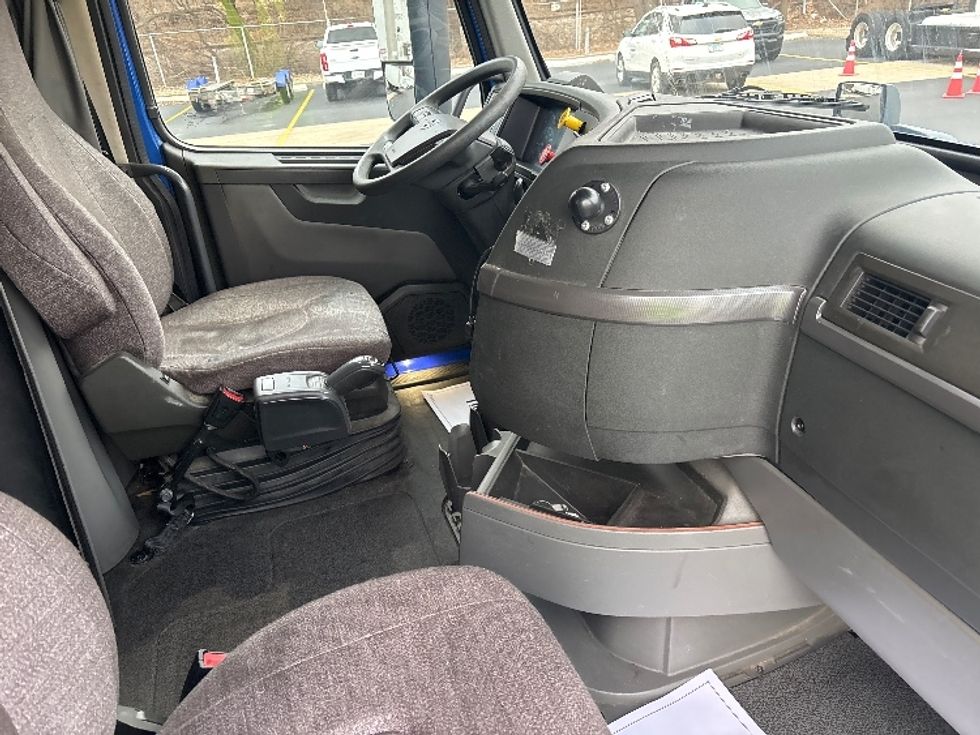 Sleeper Tractor-Heavy Duty Tractors-Volvo-2020-VNL64760-Indianapolis-IN-786,085\n\t\tmiles-$ 39,750 - Image 15