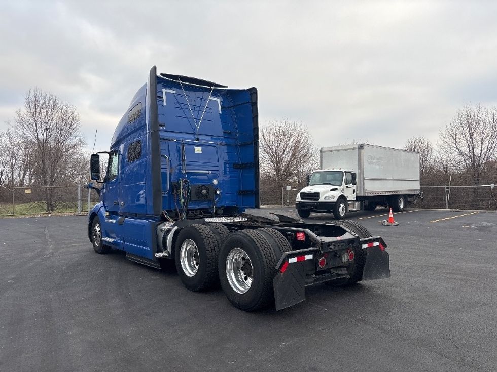 Sleeper Tractor-Heavy Duty Tractors-Volvo-2020-VNL64760-Indianapolis-IN-786,085\n\t\tmiles-$ 39,750 - Image 5