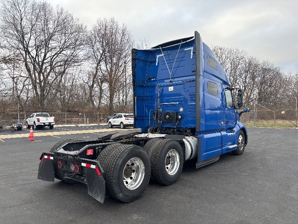 Sleeper Tractor-Heavy Duty Tractors-Volvo-2020-VNL64760-Indianapolis-IN-786,085\n\t\tmiles-$ 39,750 - Image 7