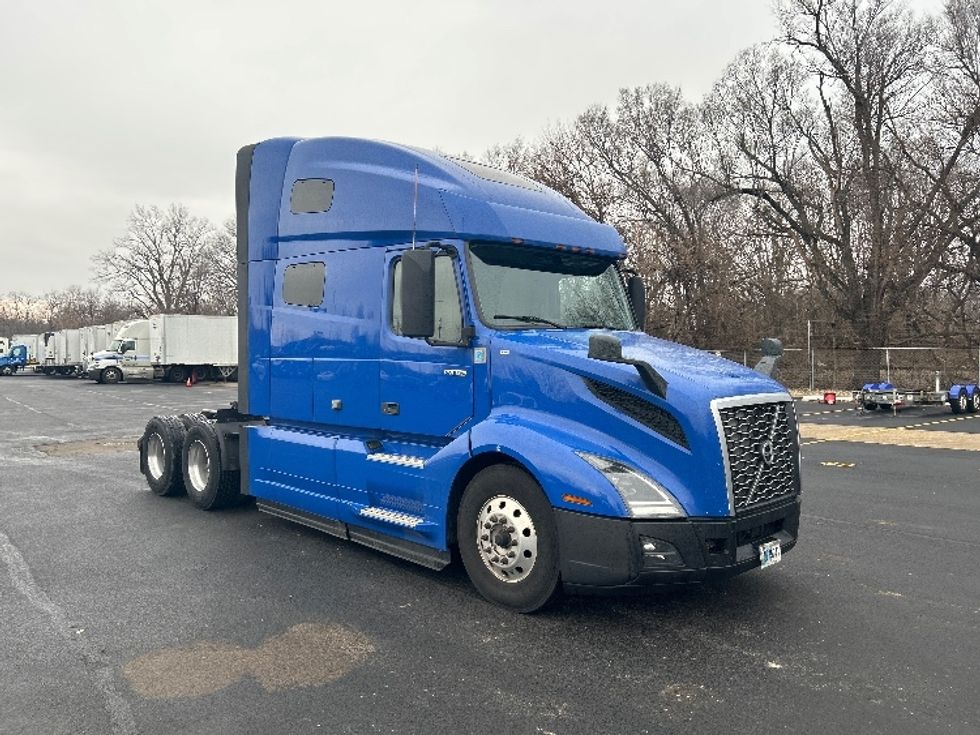 Sleeper Tractor-Heavy Duty Tractors-Volvo-2020-VNL64760-Indianapolis-IN-811,811\n\t\tmiles-$ 38,000 - Image 1