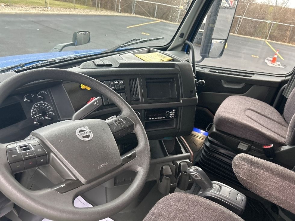 Sleeper Tractor-Heavy Duty Tractors-Volvo-2020-VNL64760-Indianapolis-IN-811,811\n\t\tmiles-$ 38,000 - Image 10