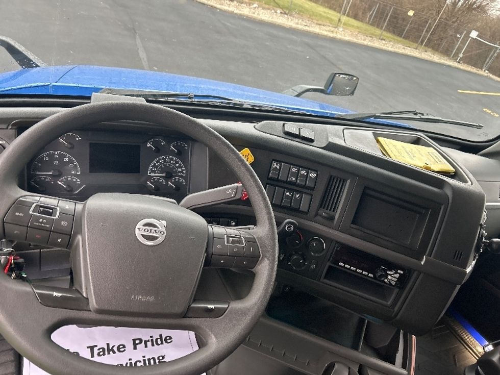 Sleeper Tractor-Heavy Duty Tractors-Volvo-2020-VNL64760-Indianapolis-IN-811,811\n\t\tmiles-$ 38,000 - Image 11