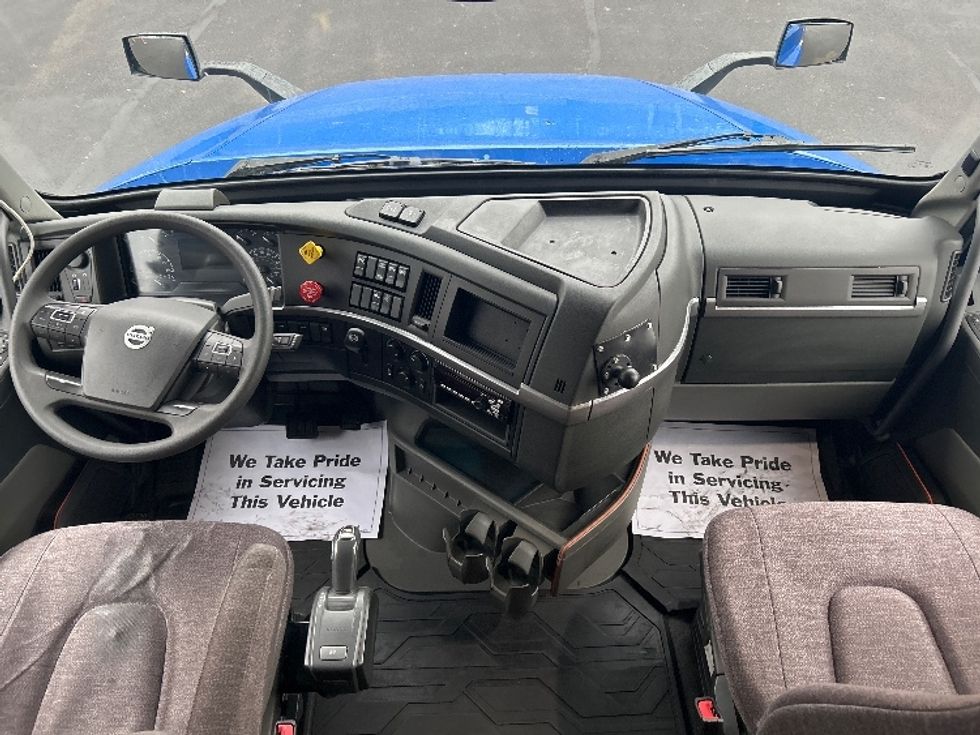 Sleeper Tractor-Heavy Duty Tractors-Volvo-2020-VNL64760-Indianapolis-IN-811,811\n\t\tmiles-$ 38,000 - Image 12