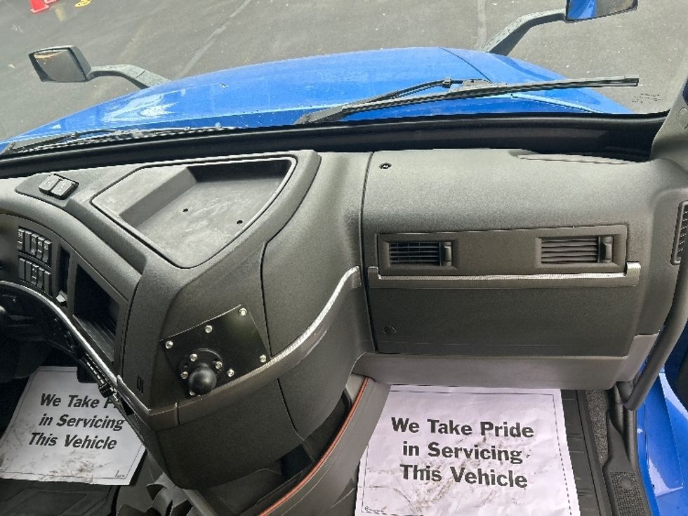 Sleeper Tractor-Heavy Duty Tractors-Volvo-2020-VNL64760-Indianapolis-IN-811,811\n\t\tmiles-$ 38,000 - Image 14