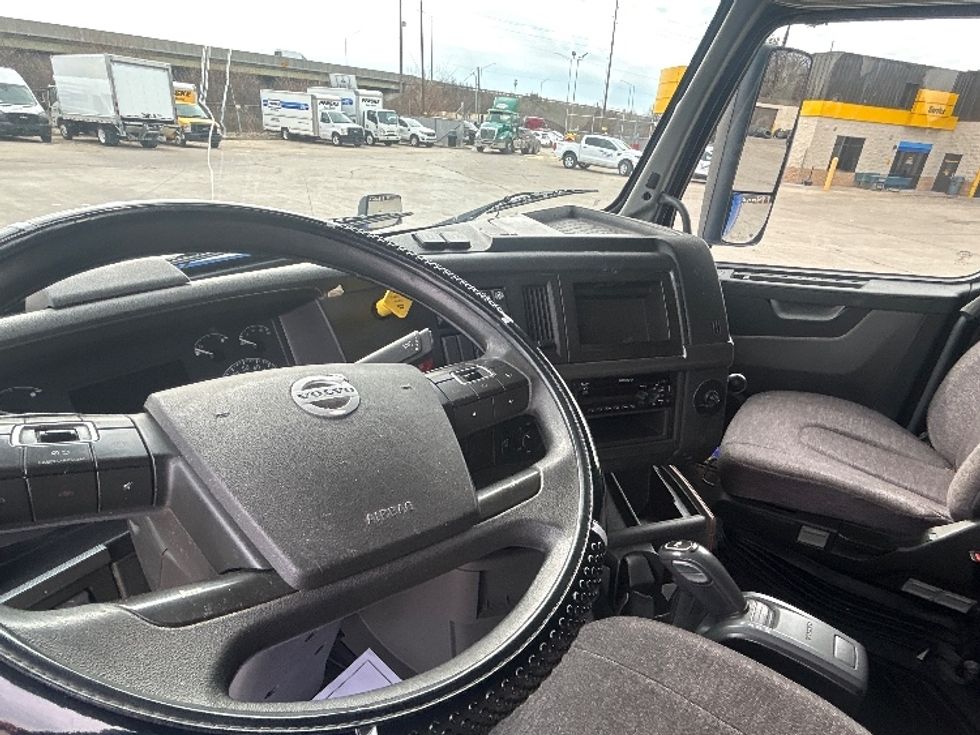 Sleeper Tractor-Heavy Duty Tractors-Volvo-2020-VNL64760-Indianapolis-IN-841,537\n\t\tmiles-$ 35,750 - Image 10